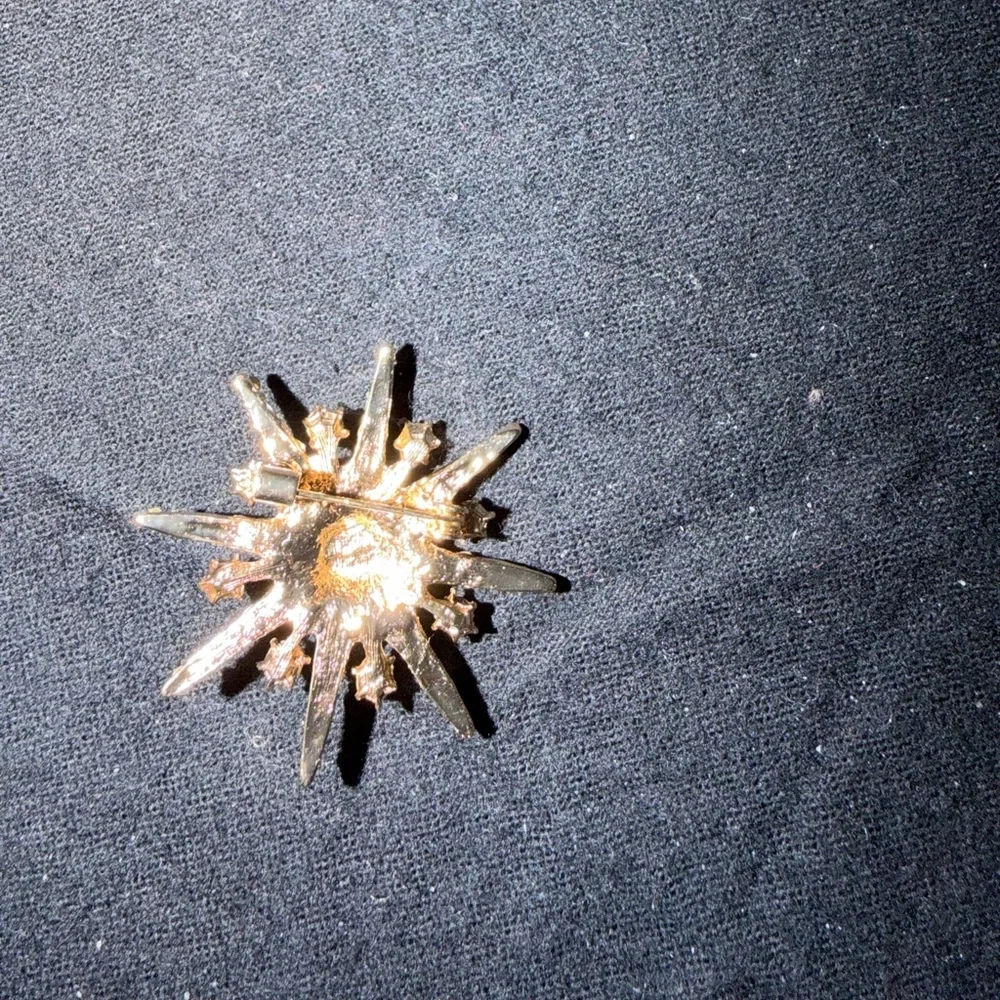 Gold Tone Sunburst Crystal Brooch - Sparkling Clear Stone - Picture 2 of 4